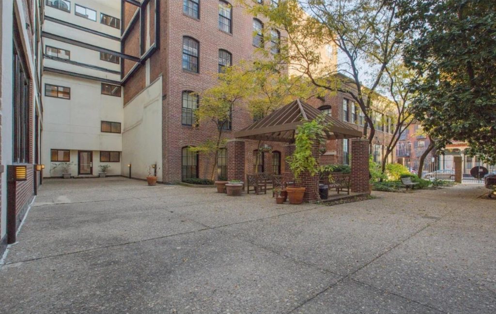 Bridgeview Place Courtyard Area