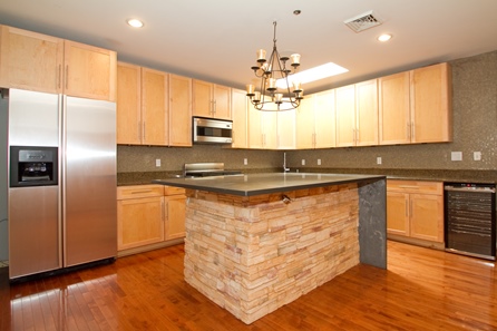 Sample Philadelphia Condo Kitchen before staging