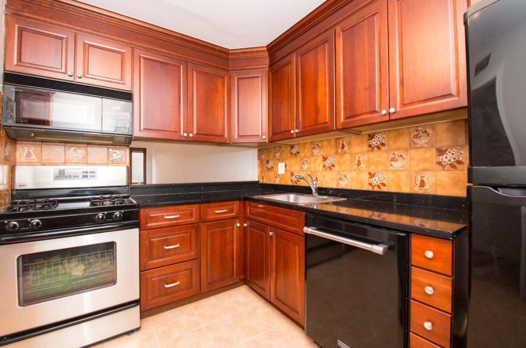 130 Spruce St Kitchen