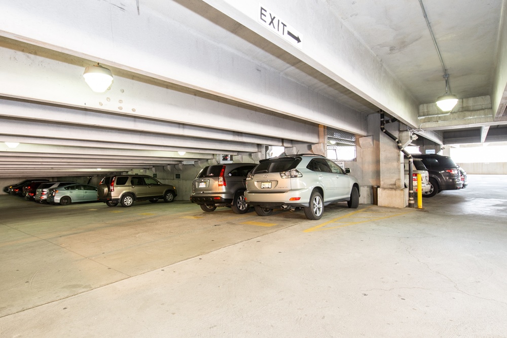 2200 Arch St. Parking Garage