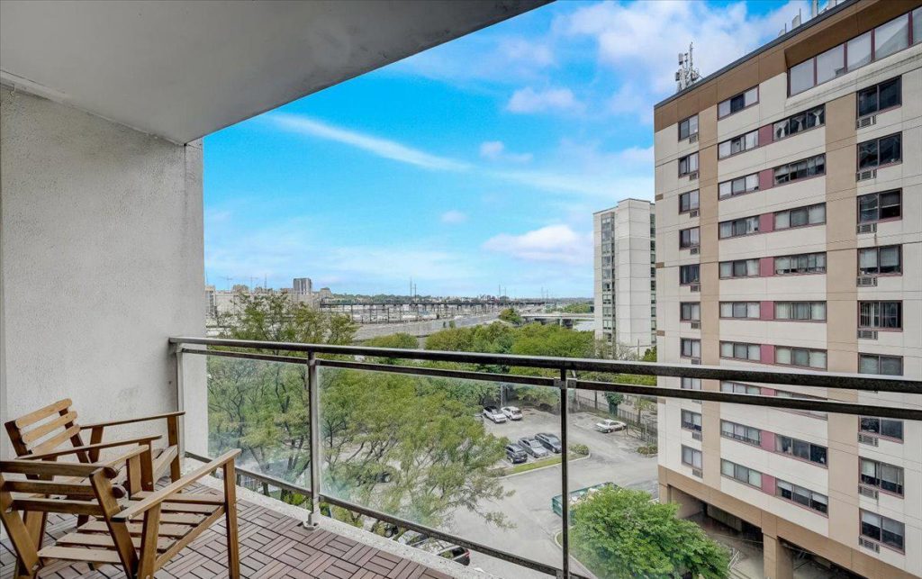 2301 Cherry St Balcony