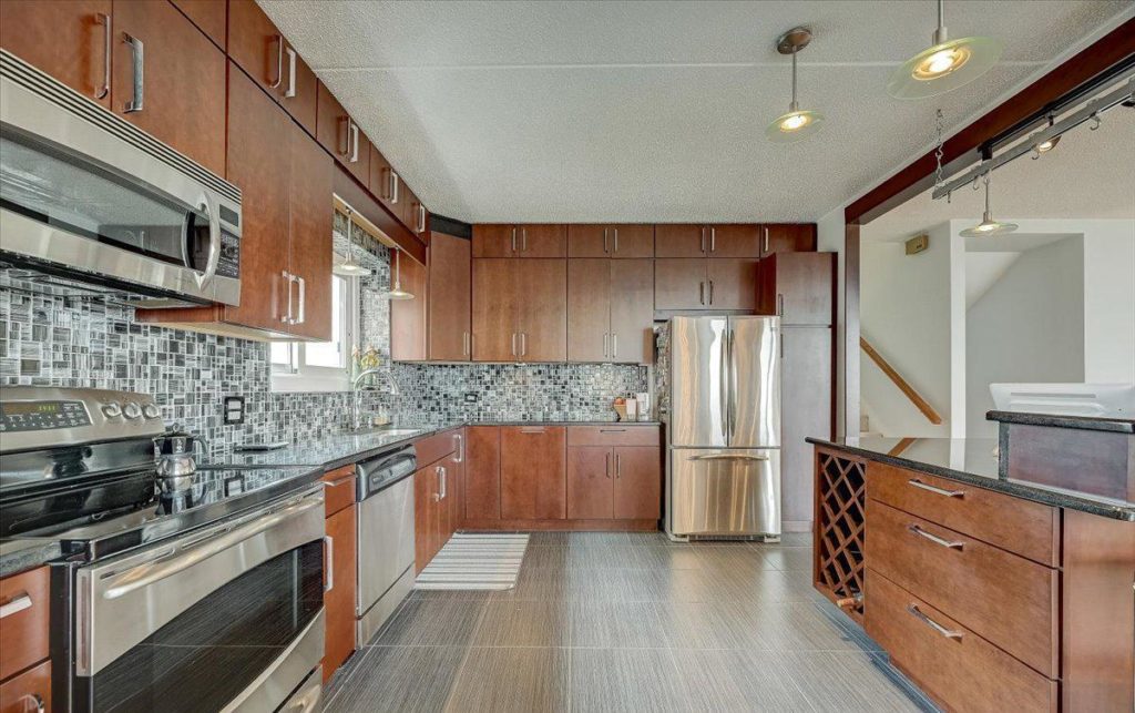 River's Edge Kitchen
