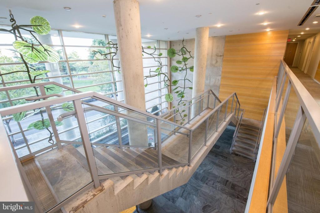 1900 Hamilton Street Lobby