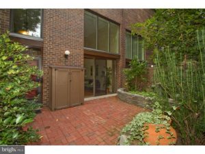 SaintJamesCourtExterior