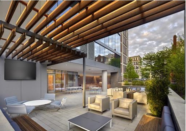 OneRiversideBalcony The Common Area Balcony at One Riverside Condos for Sale in Fitler Square in Philadelphia near the University of Pennsylvania